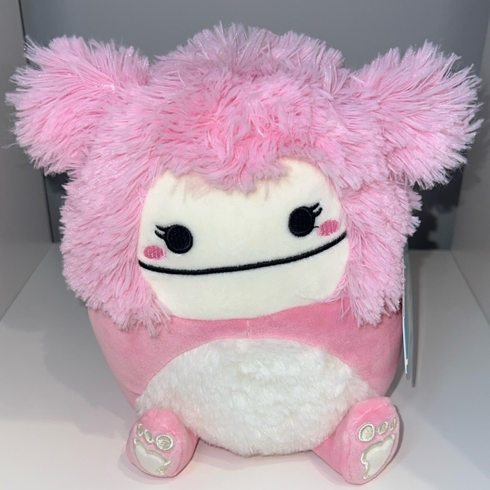 Squishmallows Brina the Bigfoot 💗🤍